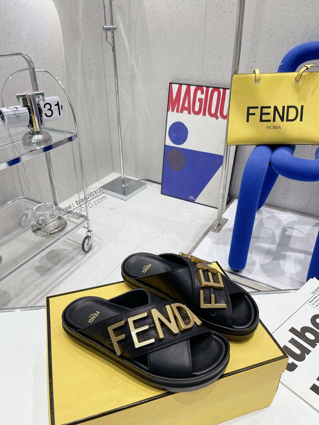 Fendi芬迪2022春夏最新涼拖鞋 大金屬logo 高端懶人拖鞋 dx3437
